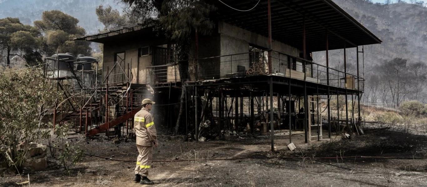 Φωτιά στον Σχίνο: Στο Αλεποχώρι ζητούν σκάφη σε περίπτωση εκκένωσης δια θαλάσσης